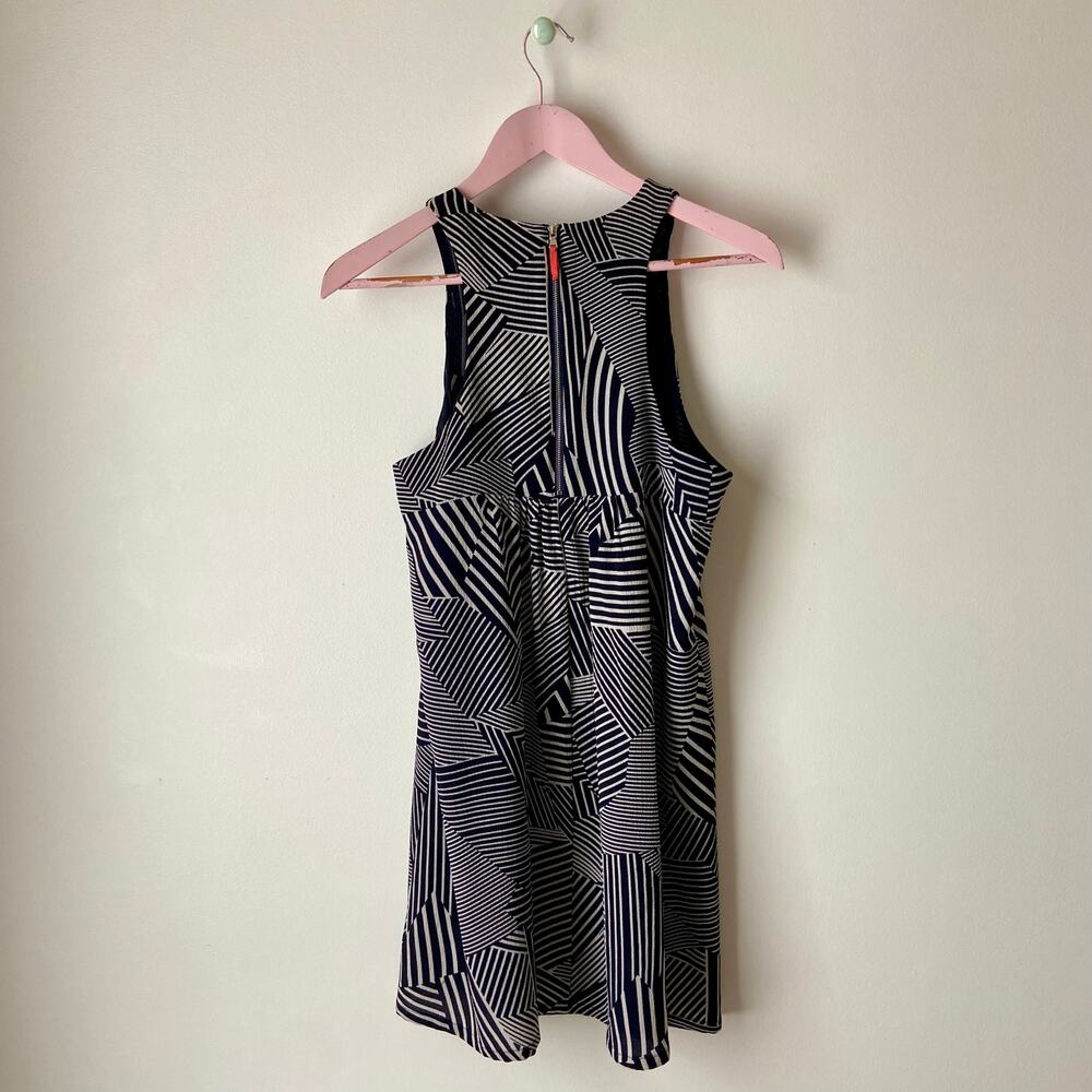 THML Dress - Picture 2 of 6